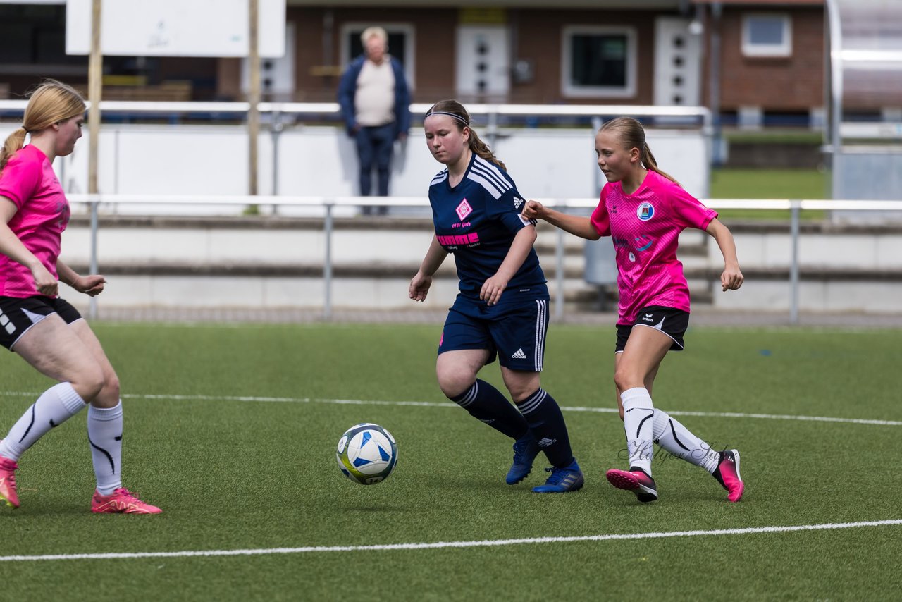 Bild 205 - wCJ Osterroenfelder TSV - VfL Pinneberg : Ergebnis: 0:15